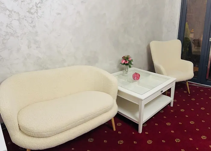 Maria - Gara De Nord Хостел